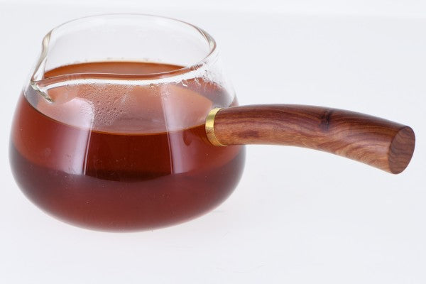 Glas Einhandkrug 'Taiji' 350 ml mit Holzgriff